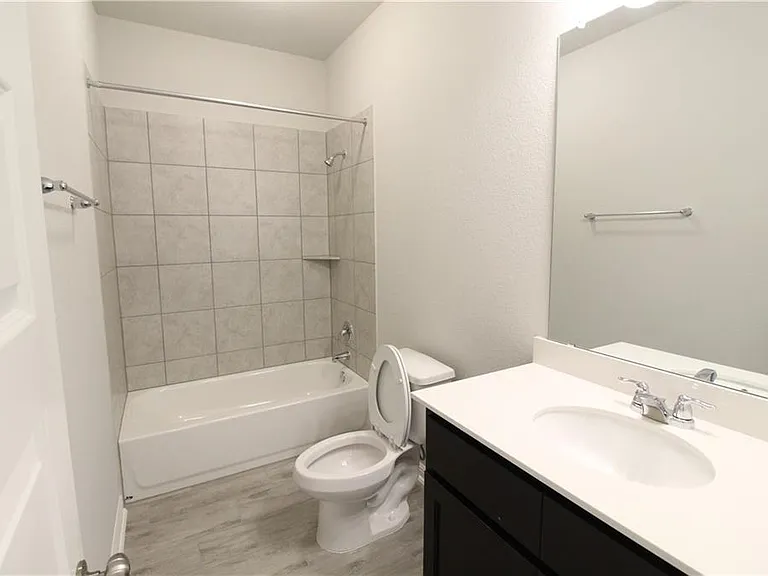 120 Peruvian Ln — Photo 29