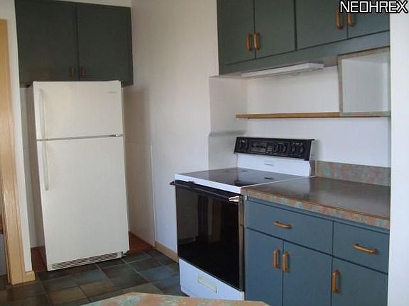 3rd image of 25191 Chatworth Dr