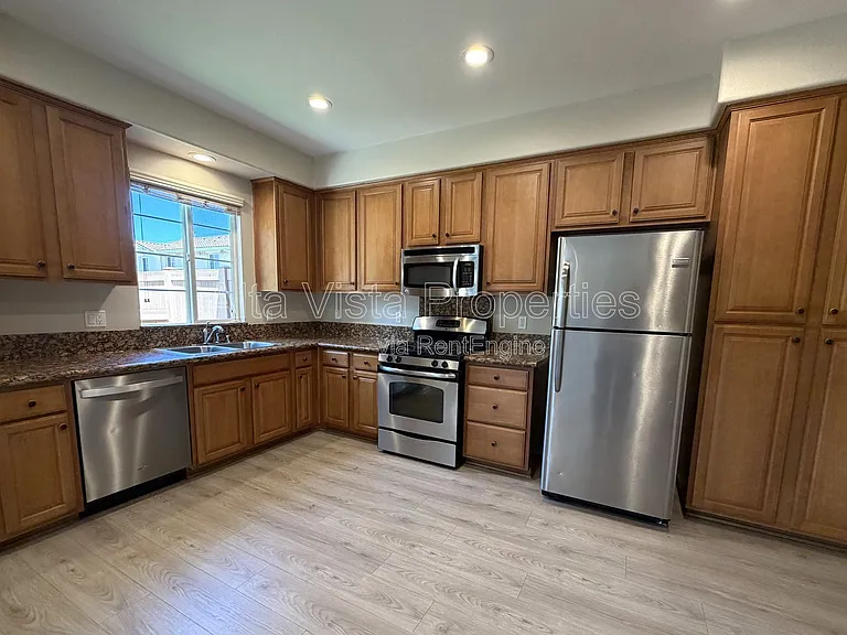 1349 Isabella Way — Photo 9