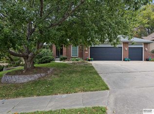 512 Deer Run Ln, Papillion, NE 68046