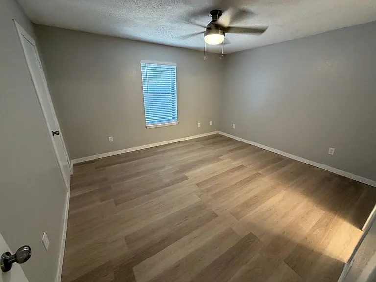 7501 April Ln — Photo 13