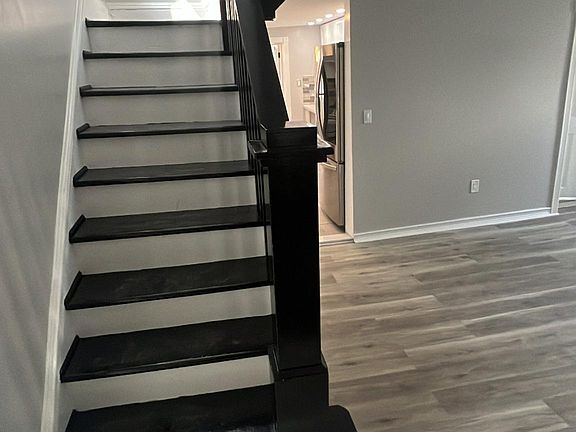4th image of 490 Benedict Ave