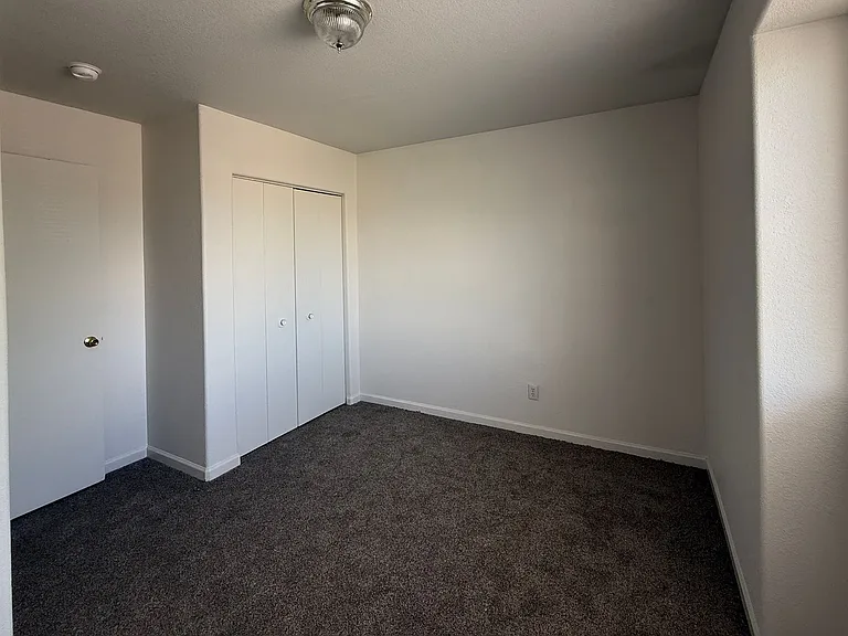 Elbow Dr W 228-230 — Photo 18