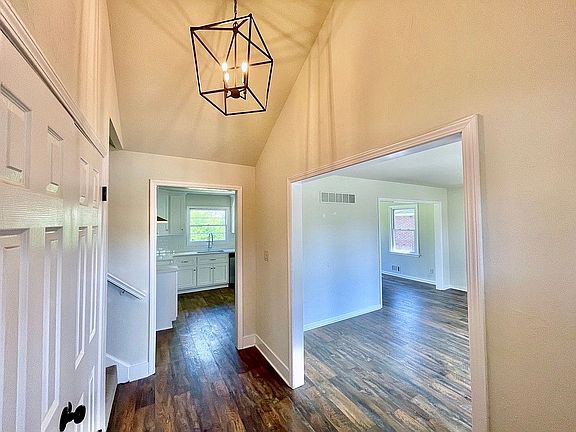 3rd image of 10727 Fuller Ave