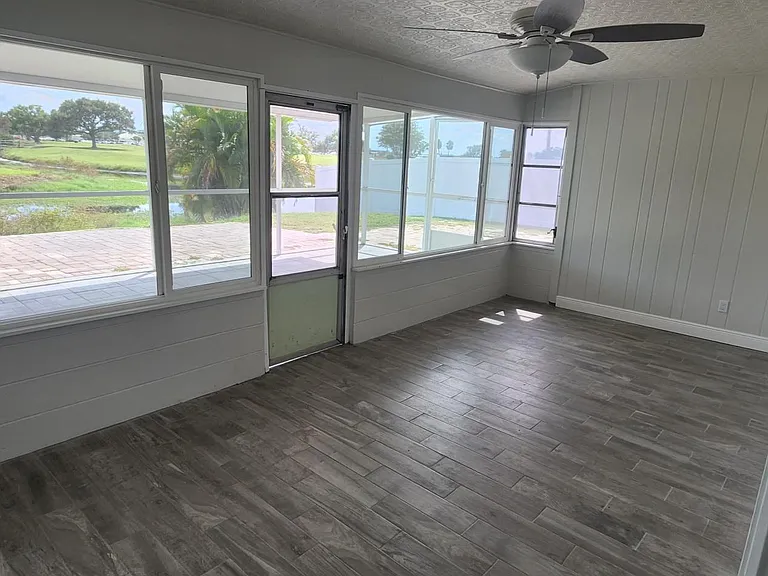 912 La Jolla Ave — Photo 4