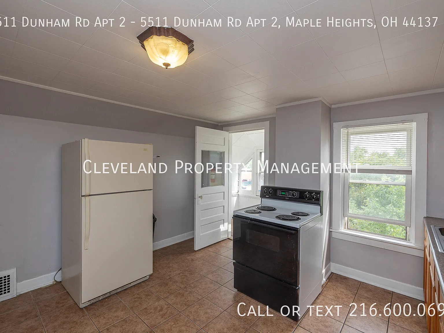 Cozy 2 Bedroom unit in Maple Heights — Photo 3