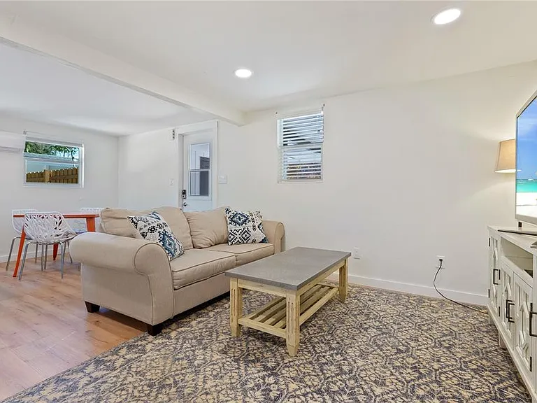 2311 Waldemere St #B — Photo 10