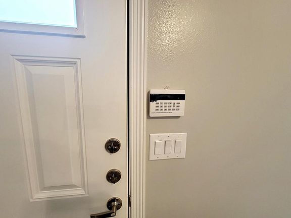 2nd image of 1908 Davenport St #2
