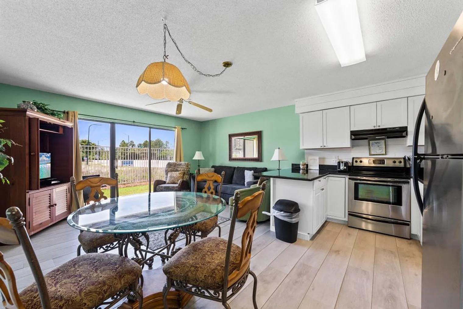 1 bed, 1.0 bath, 1076 sqft, $2,962 — Photo 1