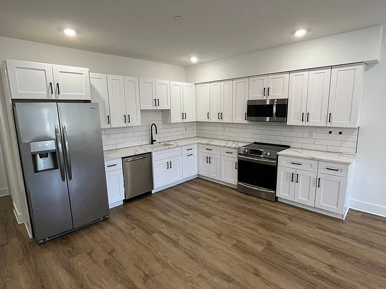 85 E Sharpnack St — Photo 17