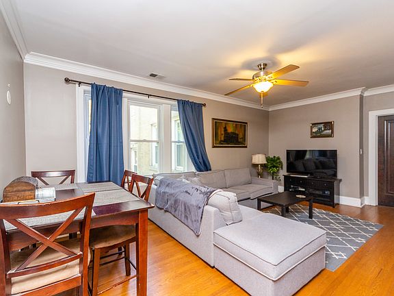 3rd image of 5658 N Maplewood Ave #2