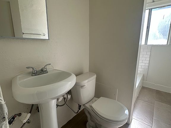 5th image of 904 S Catalina St APT 9