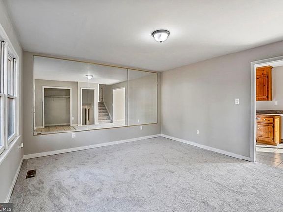 3rd image of 200 E Banbury Rd