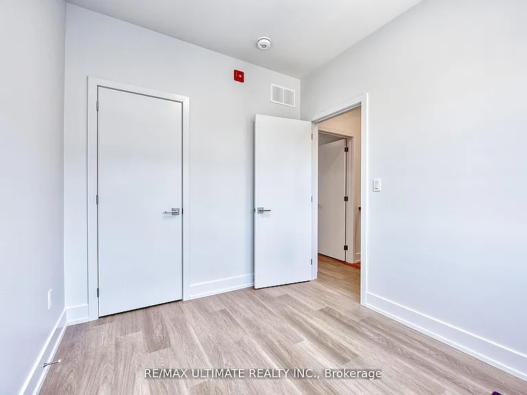 385 McRoberts Ave #LANEWAY — Photo 16