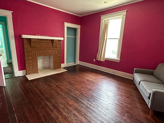 4th image of 884 Meda St