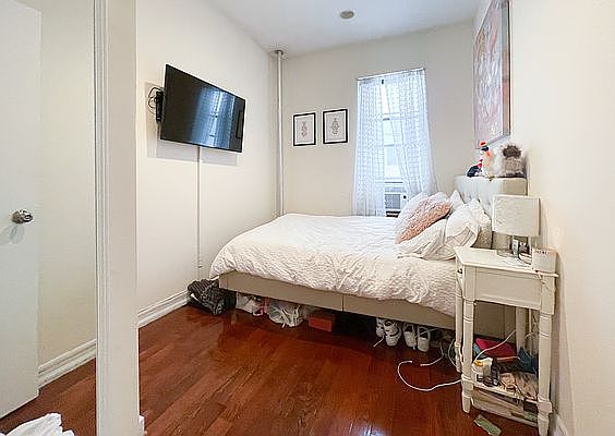 2nd image of 183 Mulberry St APT 9