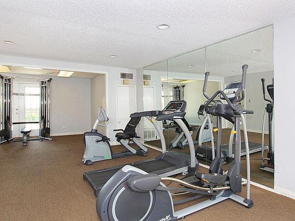 4th image of 4900 Woodstone Dr APT 201