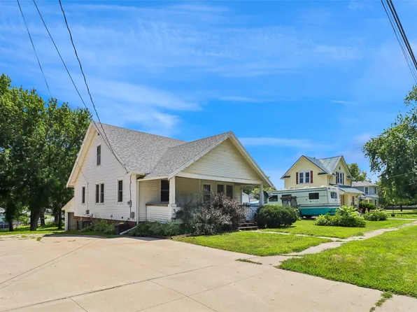 814 W 4th St S, Newton, IA 50208