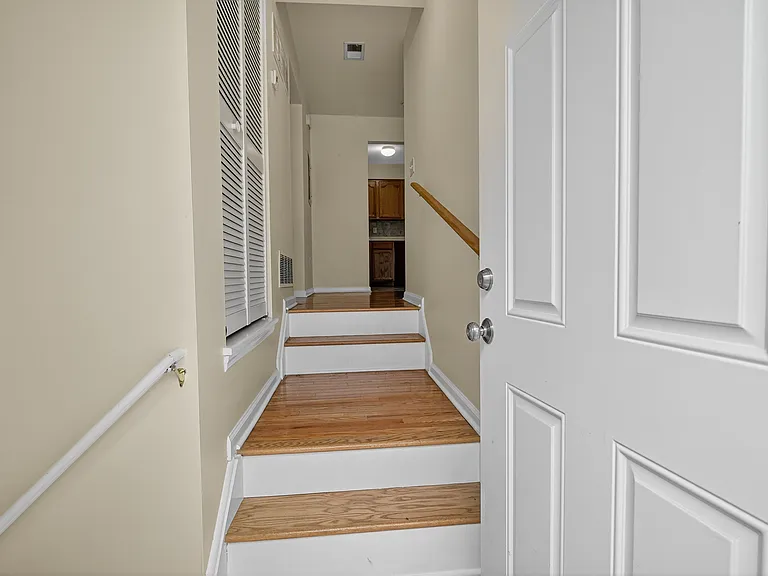 802 Jesse Way — Photo 5