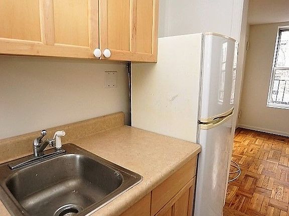 5th image of 131 E 7th St APT 3B
