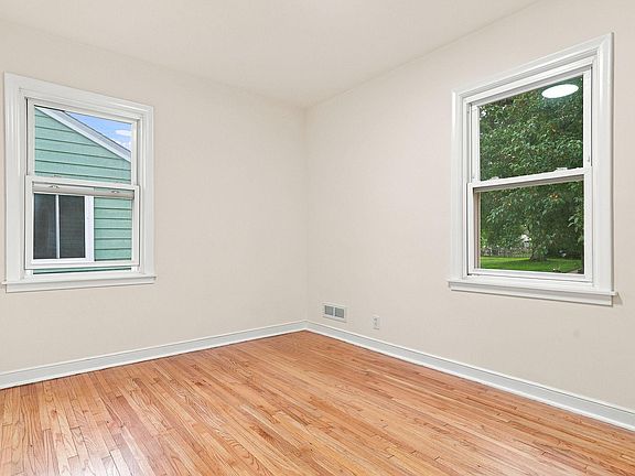 5th image of 243 13th Ave N