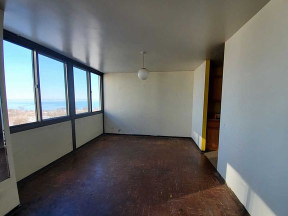 3rd image of 4850 S Lake Park Ave #1308