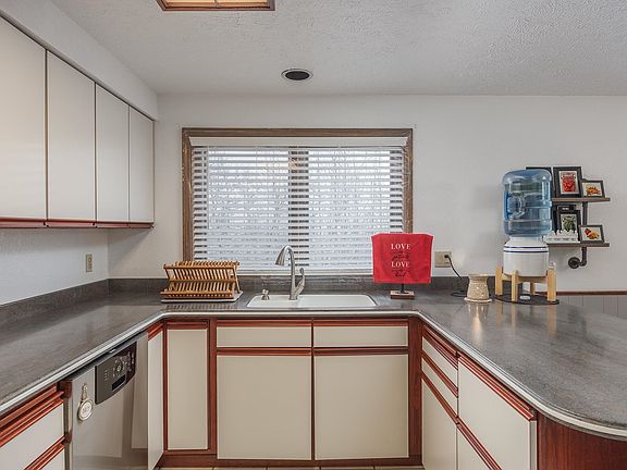 5th image of 968 Lakloey Dr