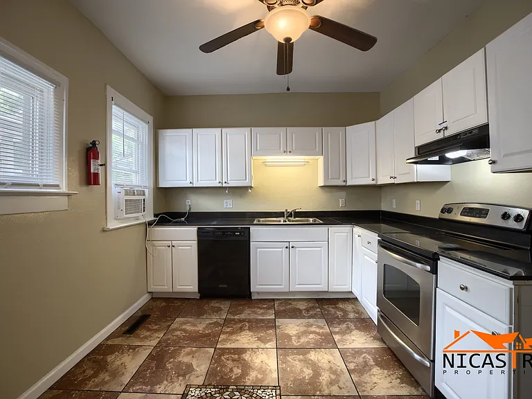2254 Indianola Ave — Photo 7