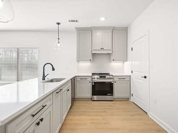 3rd image of 13410 Teton Dr