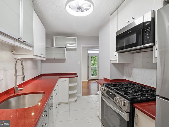 3rd image of 2030 N Adams St APT 307
