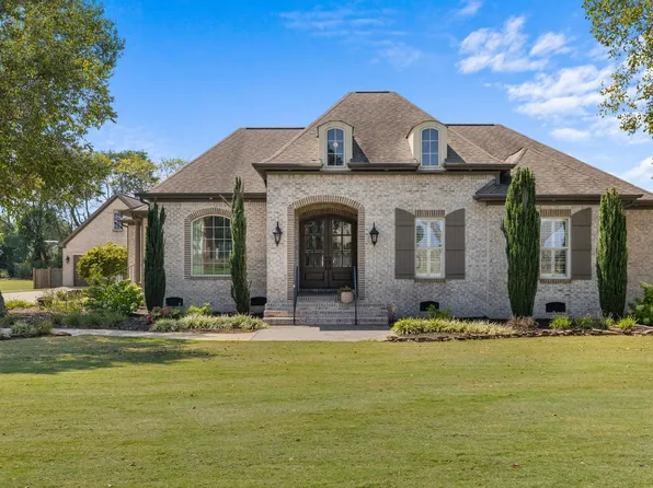 44 Holli Ln, Muscle Shoals, AL 35661