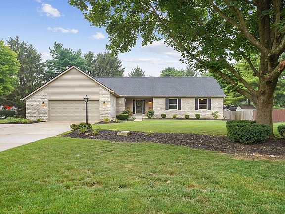 2nd image of 8900 Chateau Dr NW