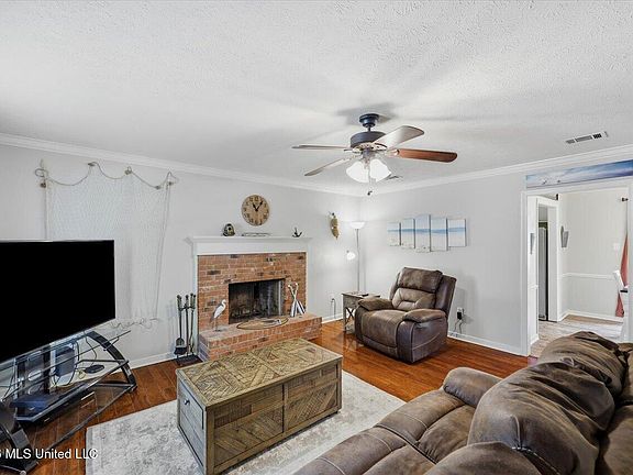 4th image of 336 Brookwoods Dr