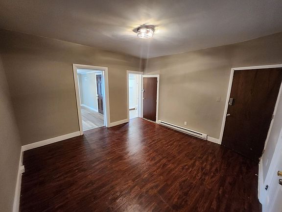3rd image of 912 W Walnut St #1