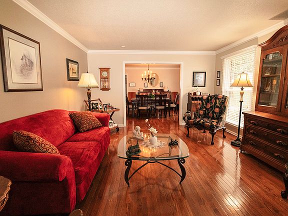3rd image of 559 Stratford Way