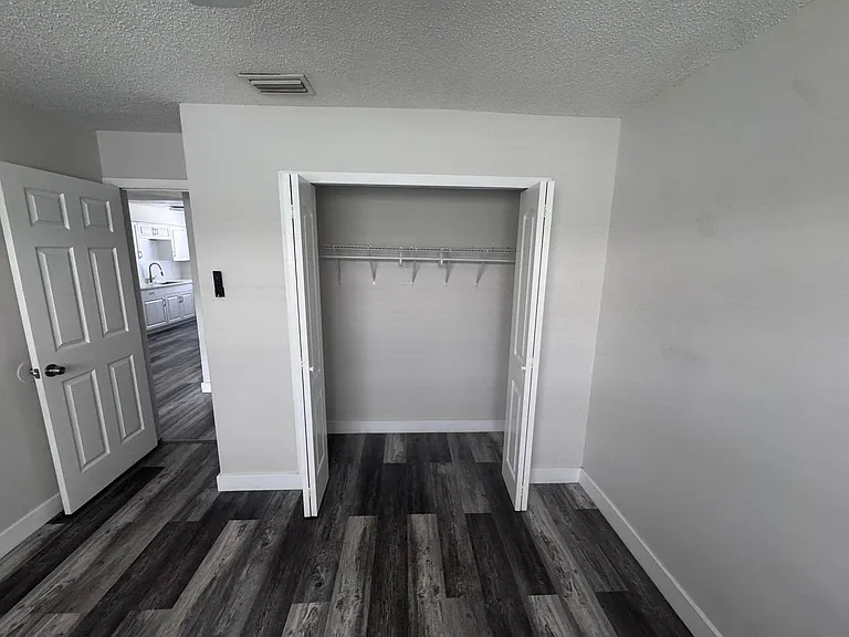 1886 41st Ave — Photo 32