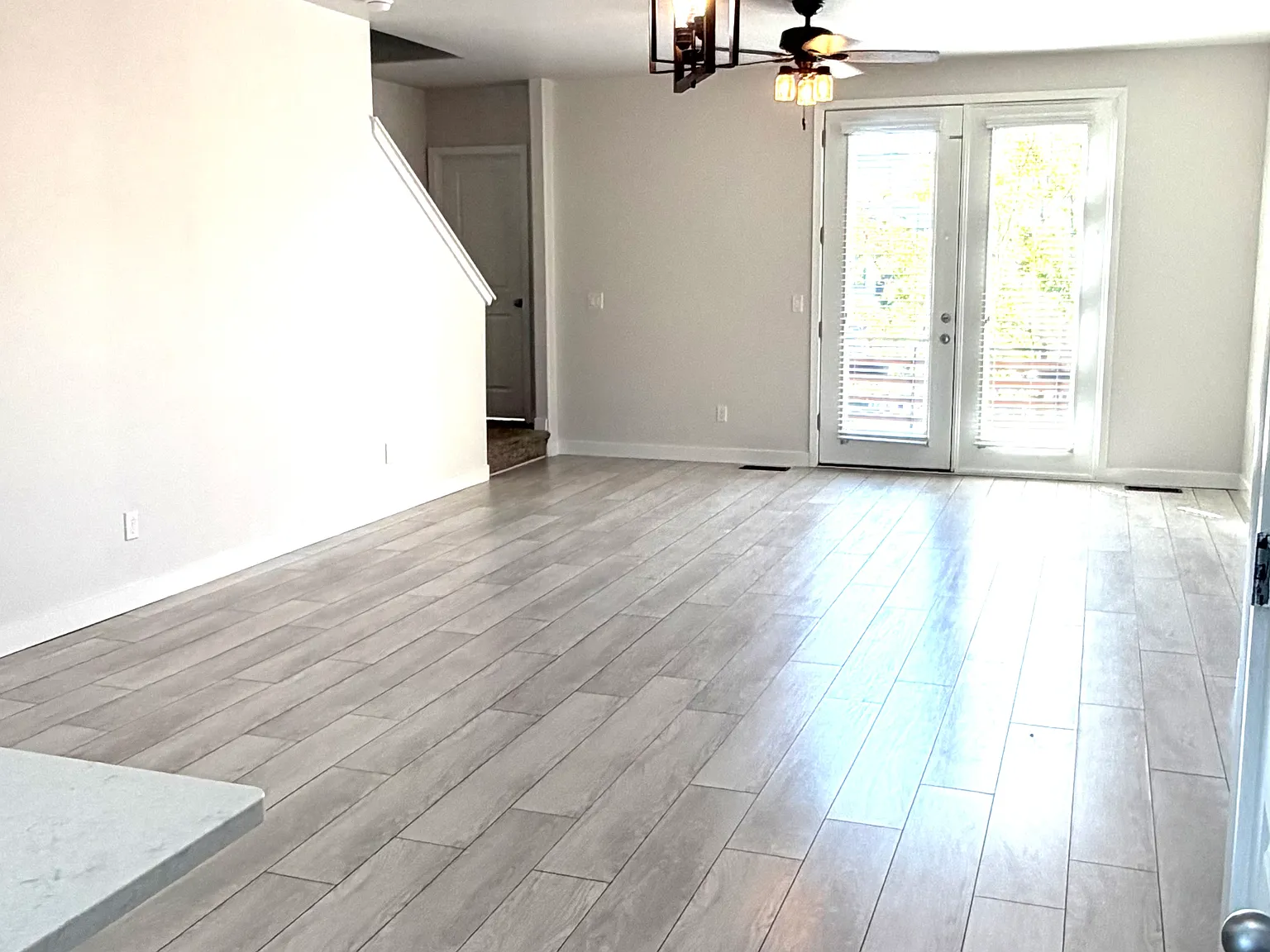 3 bed, 3.5 bath, 2115 sqft, $2,699 — Photo 4