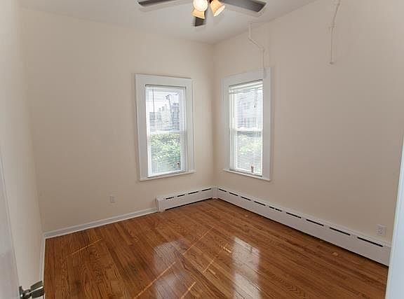 Room available (11ft x 11ft)