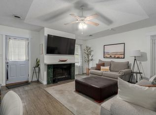 621 W Edgewood St #621, Springfield, MO 65807