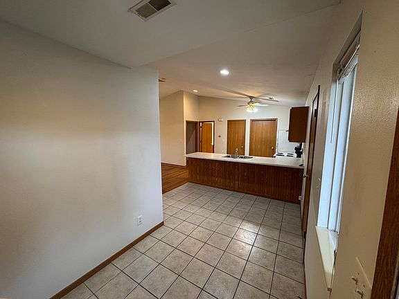 5th image of 951 Minns Dr APT 3