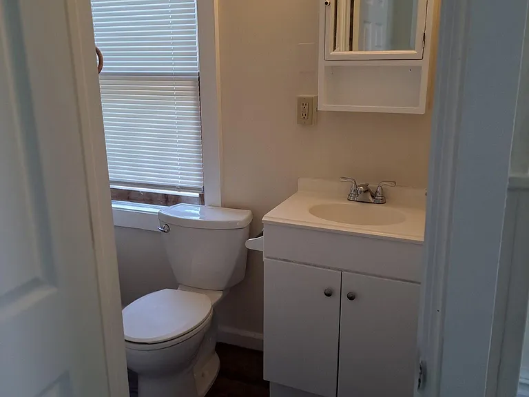 464 Pleasant St #5 — Photo 4