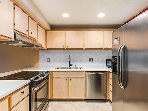4th image of 4000 NE 109th Ave Unit 211G