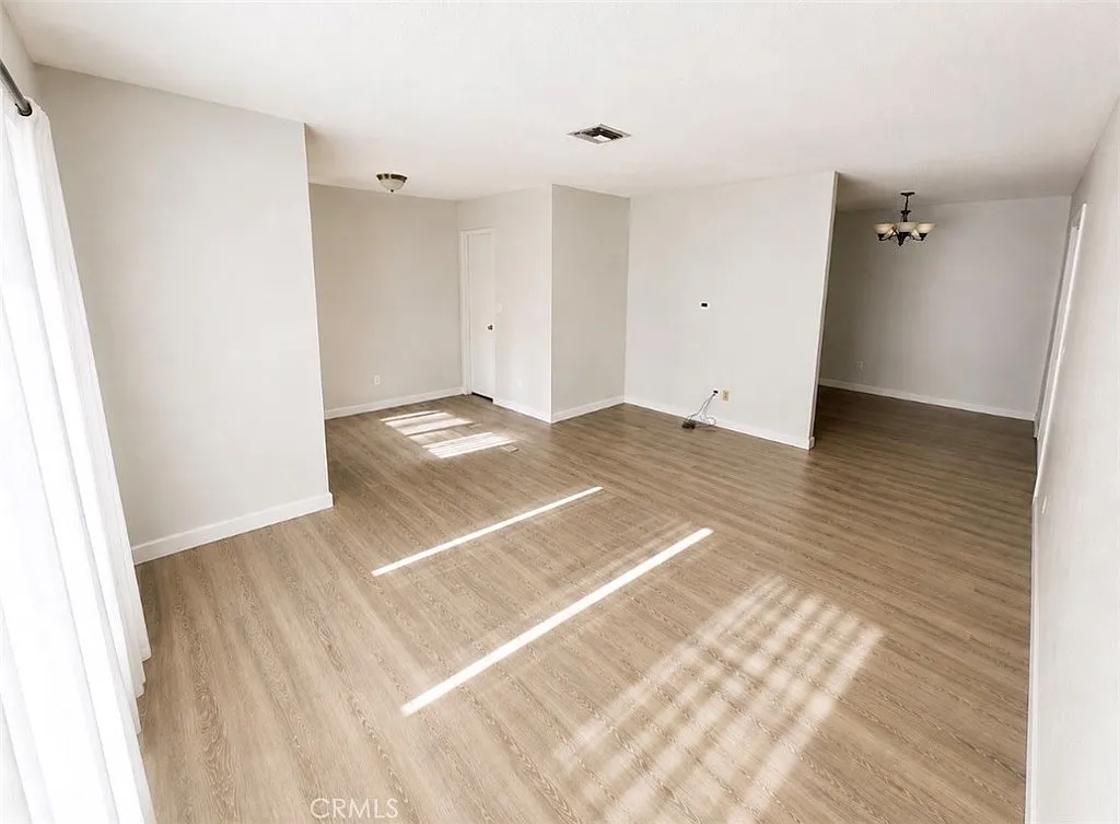 3 bed, 1302 sqft, $3,250 — Photo 3