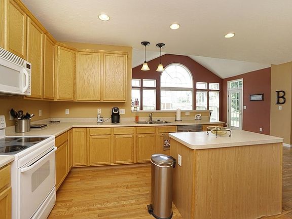 5th image of 8081 Lois Ln