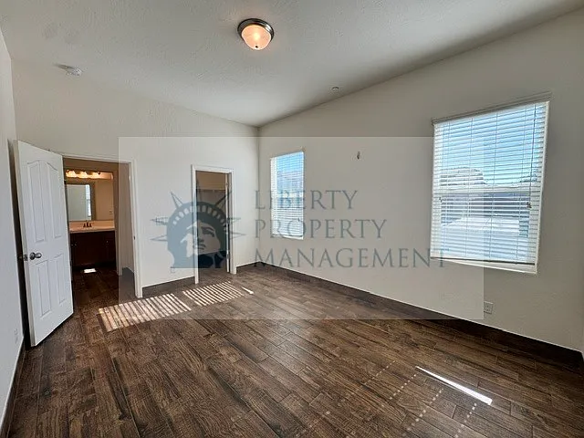 4 bed, 2303 sqft, $2,995 — Photo 4