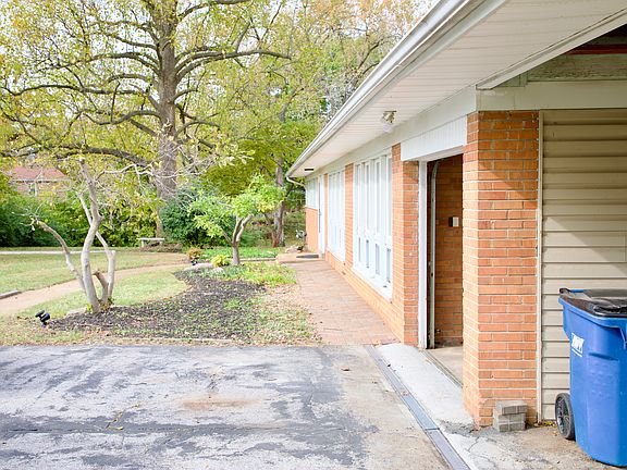 2nd image of 1112 Chantal Ln
