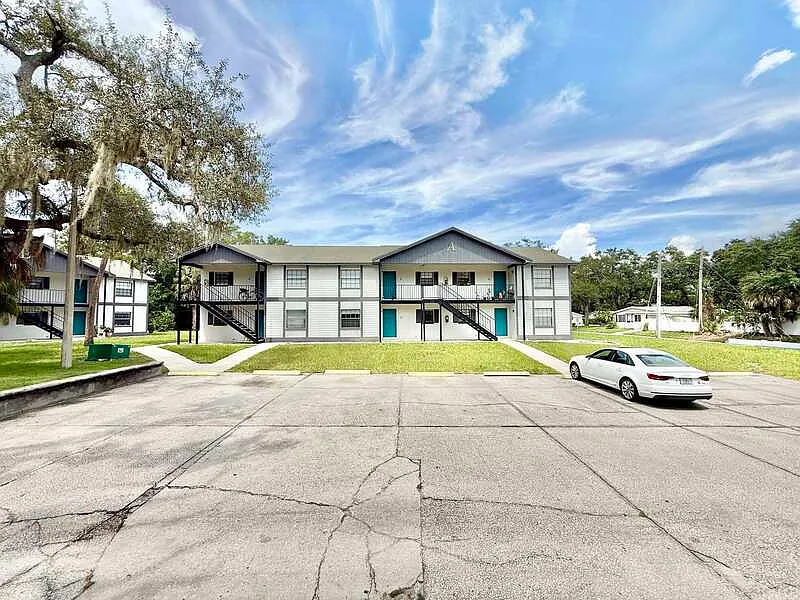 2 bed, 2.0 bath, 893 sqft, $1,495 — Photo 2