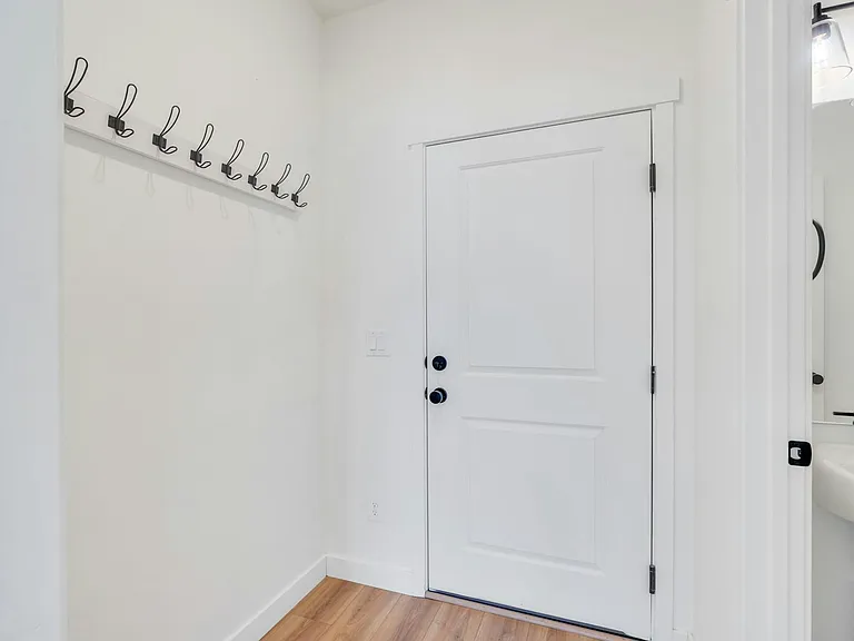 923 S 950 W — Photo 12