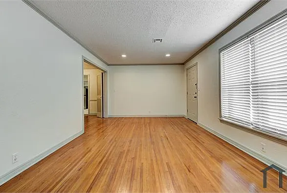 2501 NW 35th St — Photo 7