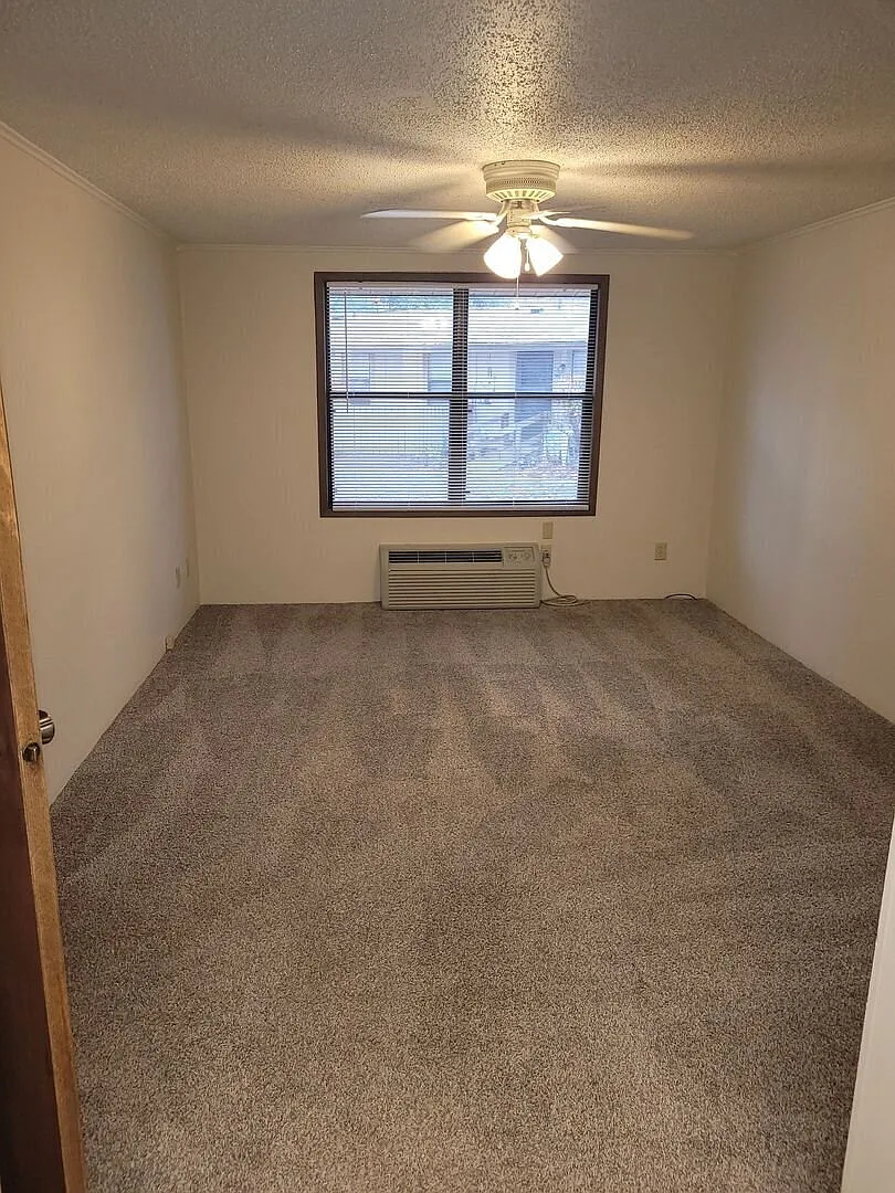 Coming soon! 2BR/2BA Under renovation! — Photo 3